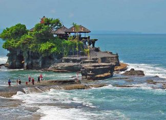 Tham quan đền Tanah Lot – Ngôi đền linh thiêng và độc đáo khi du lịch Indonesia Tham quan đền Tanah Lot - Ngôi đền linh thiêng và độc đáo khi du lịch Indonesia